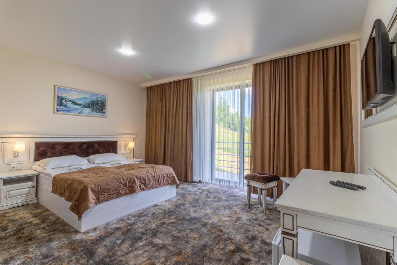 Elena Spa Resort Bukovel Bagian luar foto
