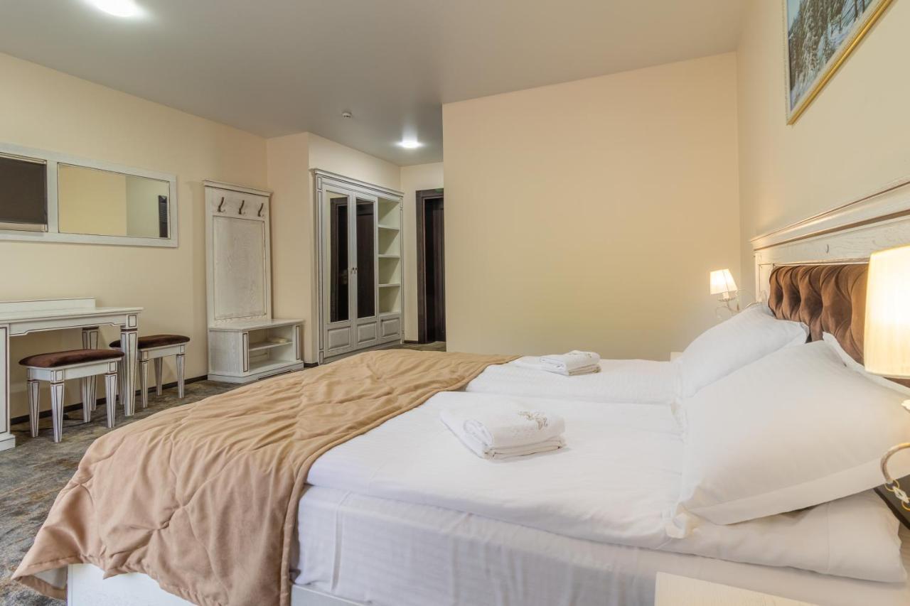 Elena Spa Resort Bukovel Bagian luar foto