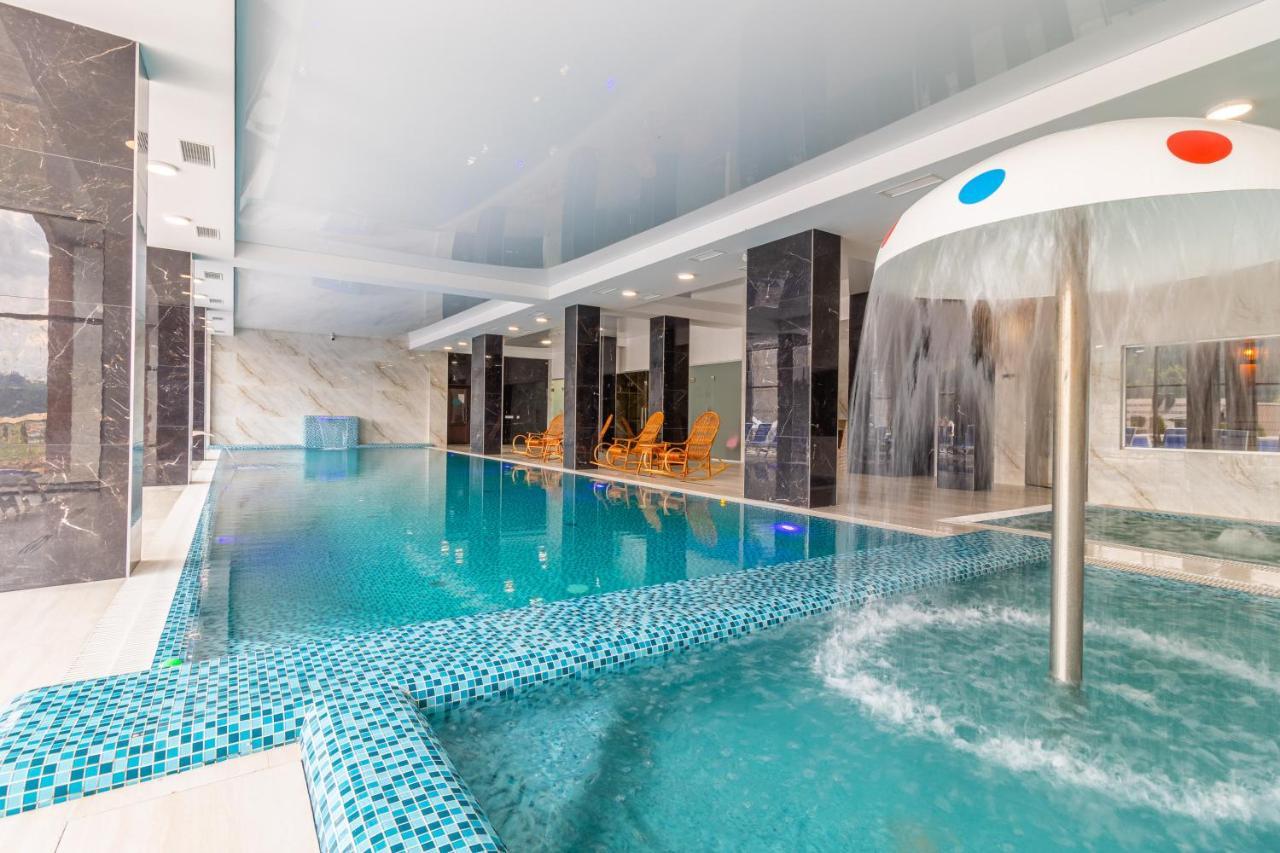 Elena Spa Resort Bukovel Bagian luar foto