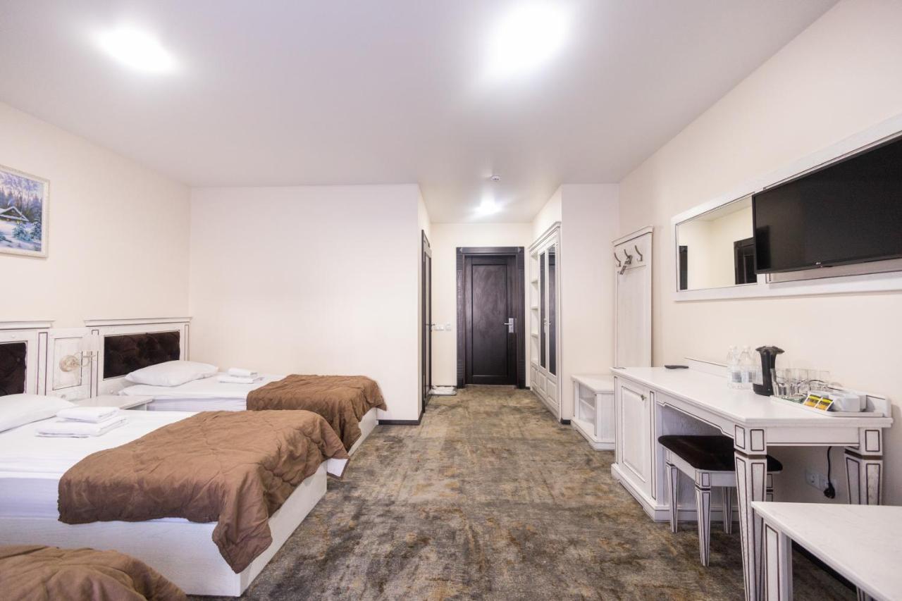 Elena Spa Resort Bukovel Bagian luar foto
